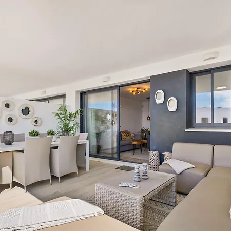 One80 In Apartment *