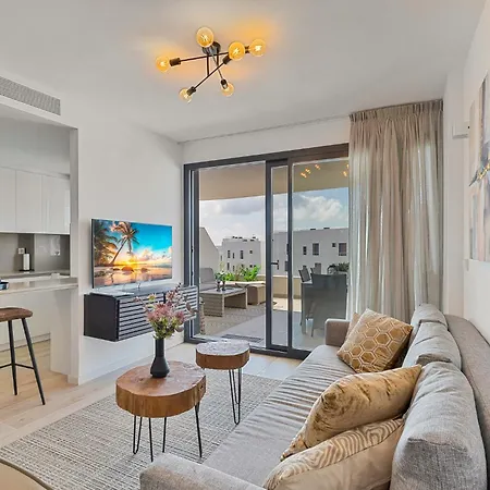 One80 In Apartment *